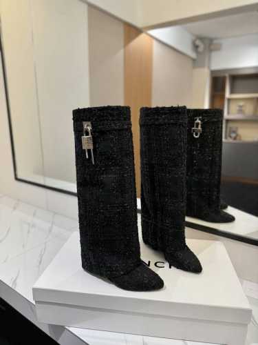 专柜正品级定制版本 GIVENCHY0 新款缇花格子布中长靴，市面最高版本 纪梵希 锁扣 缇花格子款 风靡整个时尚圈 原版开发鞋型超级正 最高还原度鞋型 包裹性