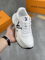 工厂p价p 实价 路易威登 Lv官网最新款休闲时尚男鞋爆款版型简洁大气，潮男专属.独有的官网最新品牌元素原版装饰，时尚又大方，面料采用原版柔软小牛皮 羊皮内里羊