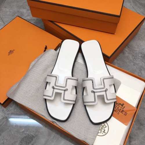 刺绣版2025- Herme S Ss25 New Arrival～ H家经典Oran拖鞋 25新配色 配色好丰富，其中牛仔色两色、裸色、翡翠绿配黑、紫色都是今