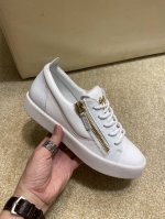 Gz 顶级代购原单品质男士2024Hk专柜同步发售。鞋底：原厂特供原版底，独家活动成型底超级舒适，原厂跟单货，高品质，牛里，细节决定品质、我们只为用心做好鞋，可