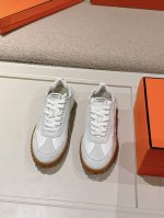 男+10 hermes 顶级版本# 24Ss休闲运动鞋 麂皮山羊皮运动鞋装饰撞色图案和标志性 H 细节 配送专柜精美包装 面料 麂皮+牛皮 内里 混种羊里 大底