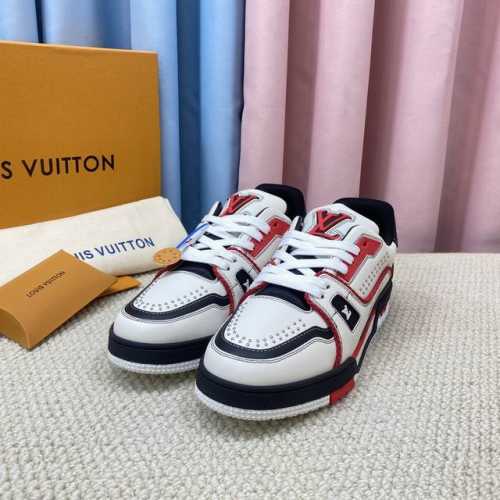 现货的情侣 LV-Trainer路易-威登 PK市场一切版本 情侣款 走秀新款 篮球板鞋 代购品质 原版1：1开发复刻！！上脚非常舒适 做工精细 鞋面由意大利进