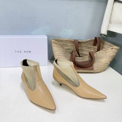 高品质出厂 ！顶级品质The Row25春夏网纱小尖头猫跟裸靴短靴 四季可搭配的短靴！ 这款短靴简直是可以被叫做断货王！一直是为数不多能把各种性冷淡风的高级色彩