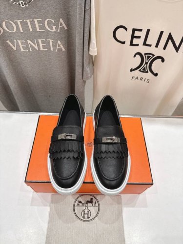 高版本出厂 Hermes 爱马仕H家25Ss新款流苏休闲鞋乐福鞋 经典休闲风格+H家经典五金扣设计，经典耐看！原版倒模楦型，极致1:1形体，进口小牛皮呈现出精致