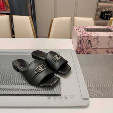 Jlmmy Choo周仰杰2024 专23款3D蛇纹磁铁盒包装 顶级版本，低端勿比。最新“Jc”环搭扣五金，装饰鞋掌，平底小凉鞋。 当街c位，当之无愧！众多明星 - 点击图像关闭