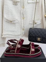 厂价 Chane*｜小香25C春夏新品度假 厚底链条双C爱心凉拖拖鞋 这一季度假凉拖系列真的超美 搭配链条双C五金装饰 简约百搭 上脚超级美的 怎么看怎么好看