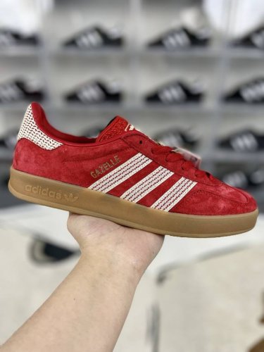 260 Adidas Originals Gazelle Indoor 舒适 防滑耐磨 低帮 板鞋 男女款 红色 德训鞋 Adidas Gazelle 复古运动