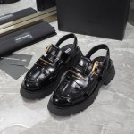 Alexander Wang 压力山大王新款厚底增高四季鞋. 长腿神器的腿精必备. 鞋面原版定制开模镀金logo字母搭配进口开皮珠小牛皮超有质感. 超级吸人眼球