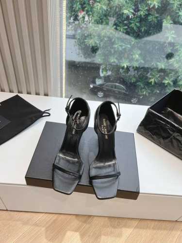 橙子出厂价p saint Laurent 圣罗兰 Ysl字母跟单鞋 简约一字带方头高跟凉鞋 高跟鞋 特色的字母跟设计 独享不一样的风采 跟高 8Cm 10Cm