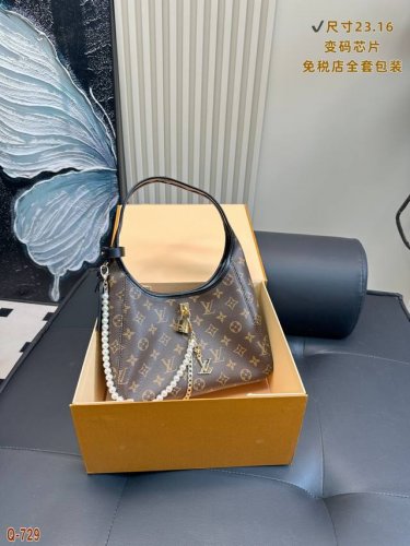 免税店全套包装 Lv Hobo。新品腋下包. 复古优雅 永远的经典 正式休闲皆可 日常通勤无压力尺寸：25.16