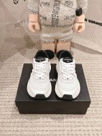 升级版，升级版，升级版！不接受反驳！！！！ Chanel香奈儿老爹鞋，男女情侣款 2025专柜顶级休闲款运动鞋 这款经典设计；鞋面多种工艺电绣的风格；大底却时尚