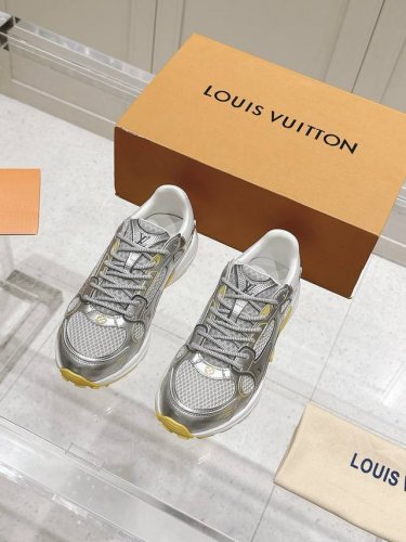lv 路易威登L家 驴牌 最新Olympia系列 情侣款 银角大王 休闲 运动鞋 跑鞋 本款 Lv Olympia 运动鞋融合网格面料与金属质感合成皮革等科技面