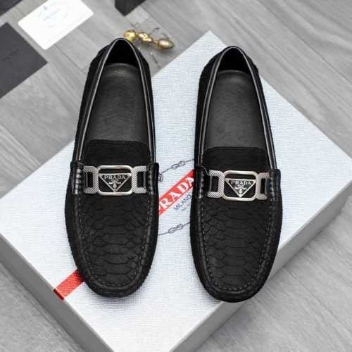 商品商标：Prada 普拉达 休闲套脚鞋 正码码数: 38-44 商品材料：精选反绒蛇纹牛皮鞋面 猪皮内里 橡胶大底