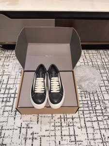 东莞代购级 配全套飞机盒 高定 Ro“侵权鞋”Rickowens 麂皮黑色 年度“鞋王” 区分市面所有版本 纯手工打造纯原，非流水化作业的产物！ 尊崇欧文斯的理