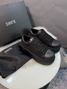 橙子出厂价p smfk 国潮十字花厚底饼干鞋 休闲鞋 小白鞋 帆布鞋 买手店一鞋难求 超多明星网红种草 鞋面采用进口牛皮拼海绵网布透气舒适 内里羊皮上脚非常舒适