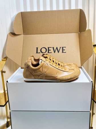 女 男400Loewe 罗意威情侣款 运动鞋 德训鞋 阿甘鞋 2025专柜走秀同步新配色德训鞋复古潮流 4色小扣饰点缀 休闲小白鞋 原版开发 做货 罗意威最新款 - 点击图像关闭
