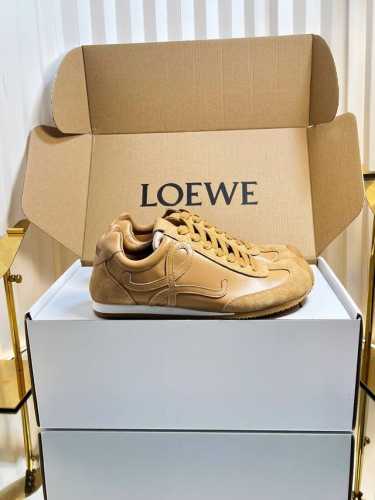 女 男400Loewe 罗意威情侣款 运动鞋 德训鞋 阿甘鞋 2025专柜走秀同步新配色德训鞋复古潮流 4色小扣饰点缀 休闲小白鞋 原版开发 做货 罗意威最新款