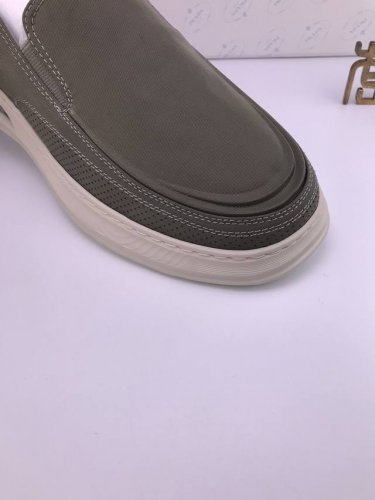 prad* 打孔冰丝布面 进口冰丝 丝滑透气 柔韧性强 舒适耐穿 挺阔且不易变形 超轻发泡底 超轻超软 刀割工艺 脚感极佳，环保车线加固 真材实料 品质三包 3