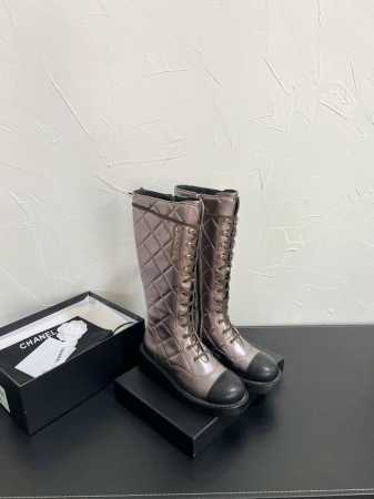 CHANEL 香奈儿 棱格长靴 小香圆头中跟朋克风电绣logo粗跟机车靴 顶级高端版本 鞋面进口小牛皮 混种羊内里 香奈儿一比一防滑真皮底。 Size：35-4 - 点击图像关闭