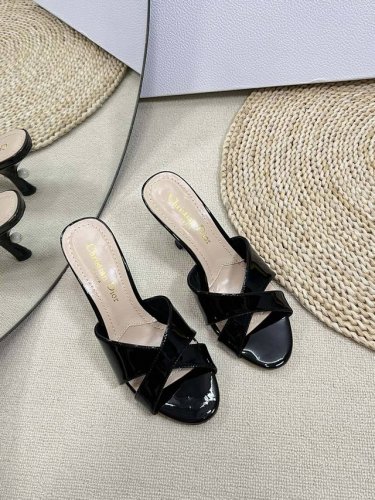 迪奥 Dior 2024 早春 珍珠跟交叉拖鞋 高级感十足！国内外博主刷爆的一款 复古又时髦 上脚美炸了！鞋面：进口牛漆 烫钻 丝绸 内里：进口羊皮 大底：意大
