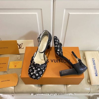 出厂价P P380，路易威*Lv新款，经典布面，羊皮里，真皮大底，跟高8Cm，35-40码 34，41，42码定做不退换