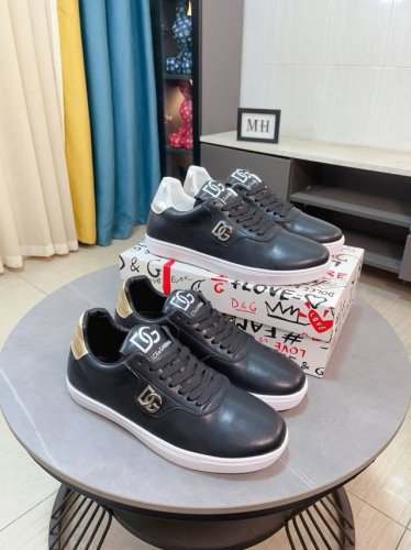 出厂价p Dolce＆Gabbana Dg 原版进口头层牛皮羊皮内里，上脚轻便、舒适 、百搭、原版特供大底深受潮流男士的青睐欢迎对比品质精致奢华，超A级别！版型