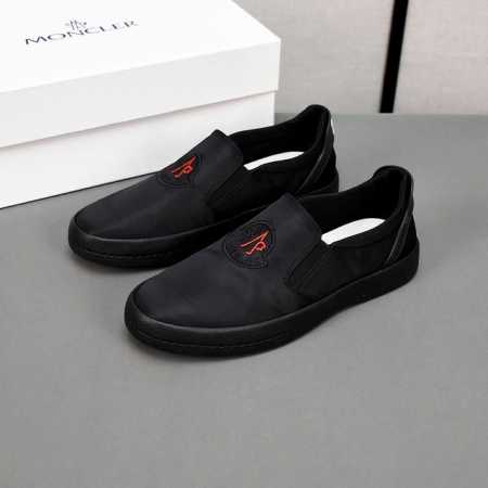 p Moncler 蒙口 透气小布鞋，鞋面采用舒适透气布料，超轻软橡胶大底。男款39-44。 - 点击图像关闭