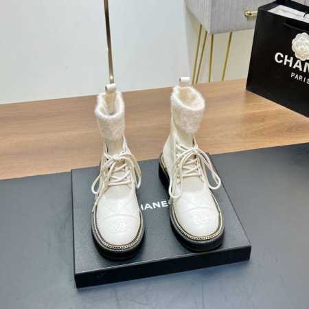 独家爆款 CHANEL 香奈儿 2024秋冬新款弹力绒口链条短靴、马丁靴 认准我家细节实拍注意区分普通版 这款马丁靴真的是帅气时尚的代表，，可以低调不失奢华！简 - 点击图像关闭