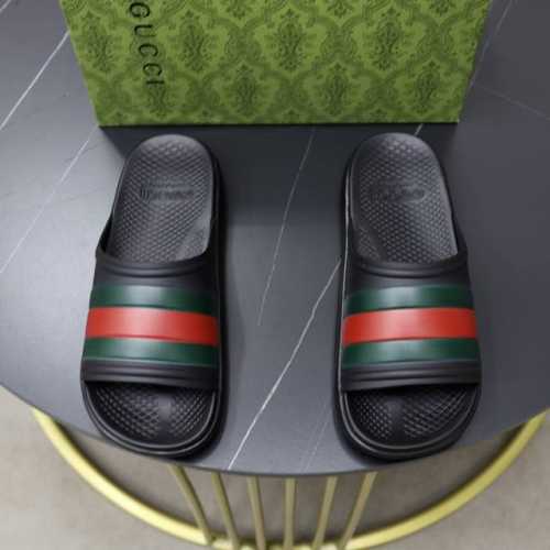 出厂价： Gucci古奇拖鞋 男鞋高端品牌 官网1:1最新力作：原版开模定制，面料釆用进口原版材料制作，升级版tpu大底，更轻便，防滑。市场顶级品质，简单不失品