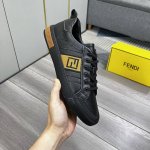 芬迪新款休闲运动鞋 休闲时尚爆款， 版型简洁大气， 面料采用进口牛皮，舒适猪皮内里，原版耐磨橡胶大底，独家新款，实物拍摄，两色可选，码数：38-44