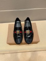 实价 ， GUCCI 官方休闲豆豆鞋；意大利原单，顶级精湛工艺，高端精品男士休闲鞋，英伦时尚风鞋面原版柔软头层牛漆皮，懒人套脚乐福款，鞋面采用进口原版柔软牛漆皮