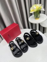 上新啦 2025春夏 华伦天奴 必备单品之一 原版开模水台 大底 电镀扣件 不氧化 面料 黑色牛皮 黑色进口羊毛 内里 羊皮里 码数:35-41 41定做 出厂