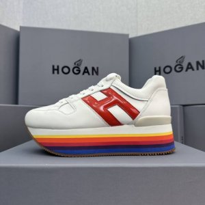 hogan 度假系列新款顶级版现货发售 松糕厚底顶级版 都市新潮休闲风 各明星 博主推荐 时尚百搭风格百变！原版楦型 原版大底一比一为你打造 值得推荐！ 鞋面采