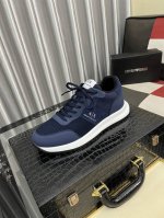 出厂价Pp： 阿玛尼Armani* 最新爆款休闲鞋，顶端品牌 奢侈～代购，顶级～质量。 鞋面選用进口透气牛皮搭配材质透气羊皮垫脚 精细做工。原版个性时尚柔软橡膠