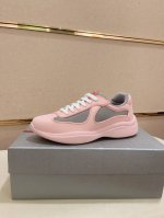 工厂价: 普拉达 Prada 新款男士休闲运动鞋，高端品质 Tw定制pvc胶料面双层透气网布 鞋垫是小牛皮 冲孔设计 透气舒适 原厂真空pu吸塑大底 轻质柔软