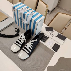 校园风玛丽珍绑带单鞋系列 顶级包装配套最高版本 PRADA 2025s普拉达春夏新品， 顶级版本 实力来袭！校园风时尚普拉达公主糖果风绑带单鞋，少女必备 每色鞋