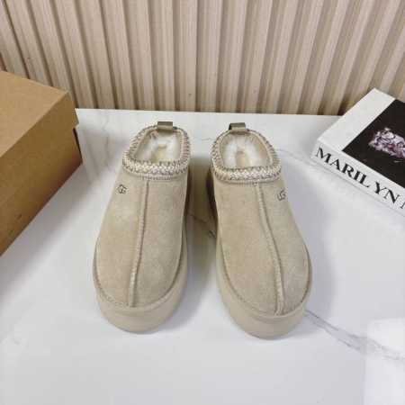 UGG~24vs秋冬爆款松糕厚底休闲毛鞋系列 松糕厚底毛鞋 一款不会撞衫的鞋子、简约的隔板设计上斑点的大底、鞋面真丝卷毛、秋冬季必备款、无论什么裤子裙子都能驾驭 - 点击图像关闭