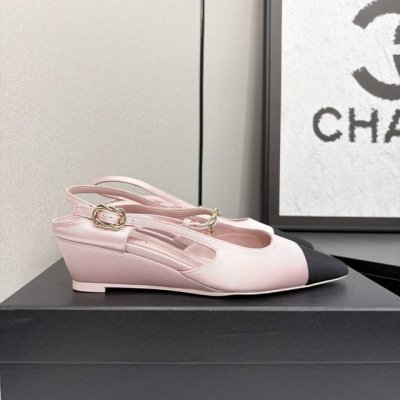 chane*｜小香25P春夏新品 系列双C坡跟凉鞋 这一季的网纱蕾丝美得让人窒息！ 朦胧看不清，不管是衣服还是裙子 穿在女人身上，若隐若现的小性感 很梦幻很浪漫