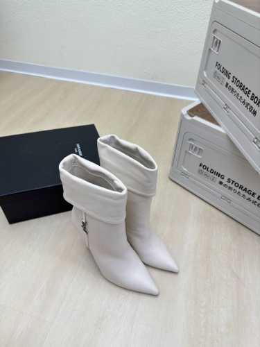 小羊皮靴 楔型跟 三角跟 YSL 中筒靴 外销经典 Yvette Saint Laurent圣罗兰logo 精致高跟 米白色 最懂女人心的杨树林 无死角的美鞋