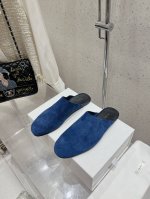 therow 新款包头半拖鞋 你可以永远相信The Row 极简 复古是他们的代名词 C小众半拖单鞋 延续了一贯极简风格 无内衬结构使得鞋身极其轻便贴肤 采用全