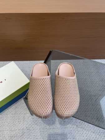 Marni玛尼满钻拖鞋 春夏就是要有这么一双拖鞋 撞色设计怎么穿无违和、活泼俏皮 超级百搭 配双袜子上脚非常好看鞋面原版工艺内里羊皮 三层组合大底 码数：35- - 点击图像关闭