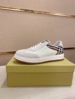 工厂p价 专柜同步Burberry 巴宝莉 顶级代购同步发售正码数：38-44。意大利进口牛皮 全进口羊皮内里，鞋底：原厂特供原版底，独家活动成型底超级舒适，原