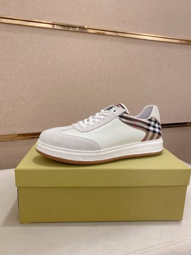 工厂p价 专柜同步Burberry 巴宝莉 顶级代购同步发售正码数：38-44。意大利进口牛皮 全进口羊皮内里，鞋底：原厂特供原版底，独家活动成型底超级舒适，原