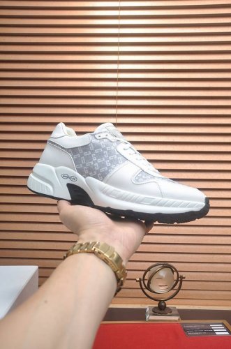 出厂价P Givenchy.纪梵希 专柜同步发售鞋面：意大利进口品牌印花布匹 尽显奢华，透气网布内里加上双层组合，脚感舒适，鞋底：原厂特供橡胶发泡大底，轻便，舒