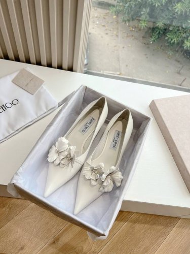 G887Jimmycho*吉米周早春爆品 顶版 尖头花朵高跟鞋 这也太仙了叭 像艺术品一样美到窒息的花朵 很生动形象 很温柔很仙女 仿佛能闻到花的香气时尚的仙女