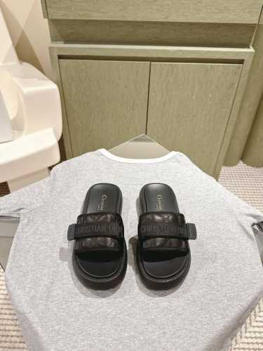 Dior 魔术贴拖鞋 夏日沙滩度假必备单品 极简风格轻便舒适 原版开模抽真空发泡底 超贴合脚感 Christian Dior刺绣布面款 钢印皮面款 Size：3