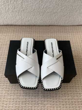 Alexander Wang，春季火爆新款珠珠交叉 拖鞋，性感钢珠包边高级优雅整体不失个性 夏天搭配裤装裙装都好看，清爽得体鞋面羊皮 内里羊皮 意大利进口真皮大 - 点击图像关闭