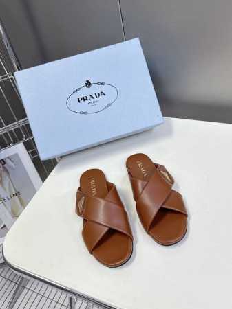 prada 普拉达交叉博肯面包鞋 25春夏新款拖鞋魔术贴三角扣面包包头半拖鞋 最新走秀系列 经典升级 舒适度与时髦度并存 每个颜色搭配都好看，设计搭配不同风格需 - 点击图像关闭