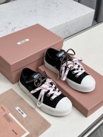 miumiu25年最新走秀款，经典升级 舒适度与时髦度并存经典黑白款百搭软底软面设计♀透气性好，随便怎么穿都好看，设计搭配不同风格需求 鞋面：原版定制布 内里: