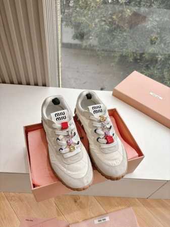 带扣子G08所见即所得 升级原版开模 正确版MiuMiu 缪缪 25ss 春夏新款 饼干鞋 阿甘鞋休闲运动鞋miumiu最新爆款 前卫大胆的设计，Miu Miu - 点击图像关闭